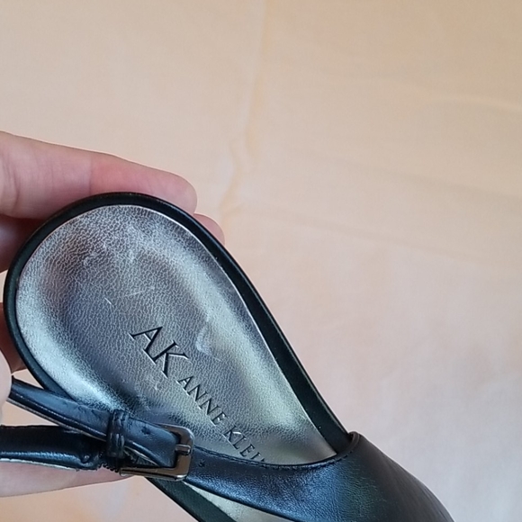 Anne Klein Black Leather Kitten Heel Size 7 NWOB - Picture 8 of 10
